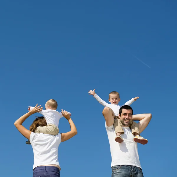 Happy family in nature — Stock Photo, Image