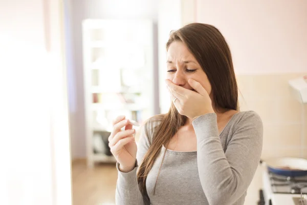 Woman with pregnancy test — Stock Photo, Image