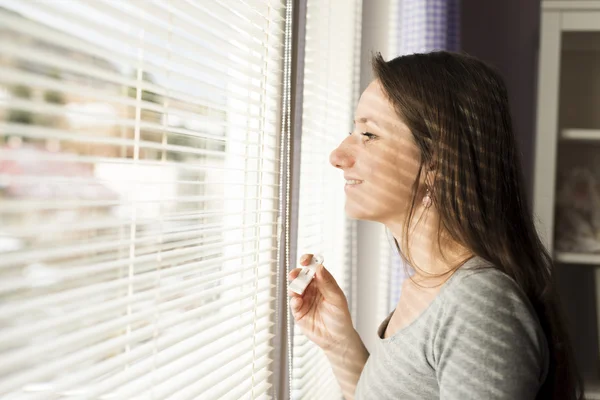 Woman with pregnancy test — Stock Photo, Image