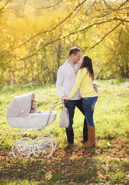 Family with vintage pram relaxing in nature — Stock Photo, Image