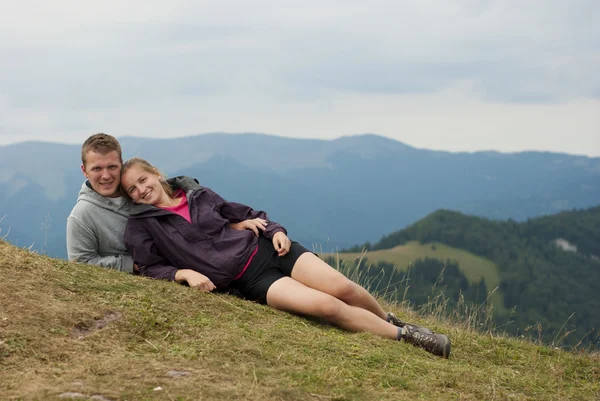 Senderistas en la cima de las montañas —  Fotos de Stock