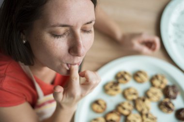 kadın Noel kek yapma