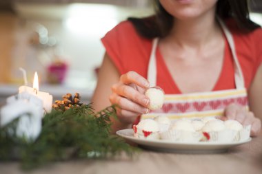 kadın Noel kek yapma