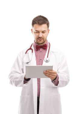 Doktor adam stetoskop ile