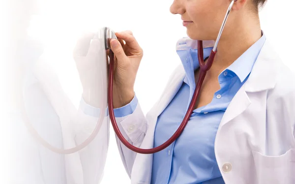 Médecin femme avec stéthoscope — Photo