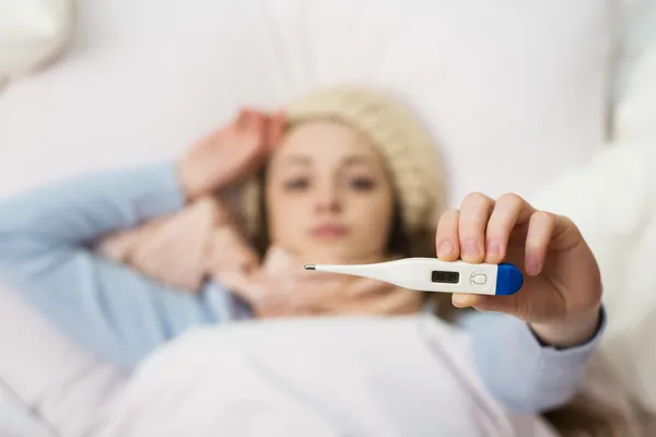 Mujer enferma — Foto de Stock