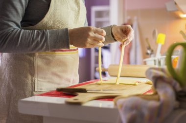 kadın Noel kek yapma