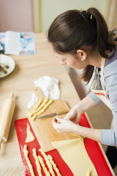 Woman is making christmas cakes — Stock Photo, Image