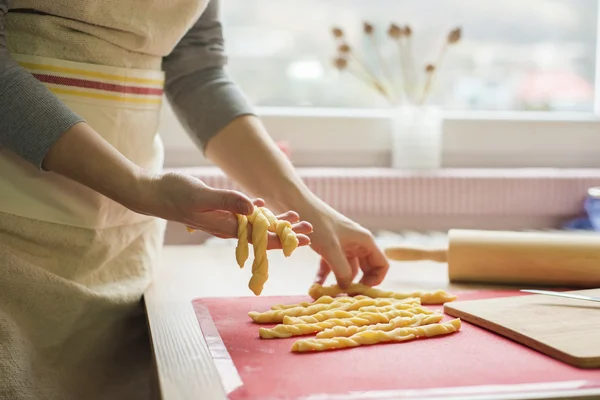 Woman is making christmas cakes — Stock Photo, Image