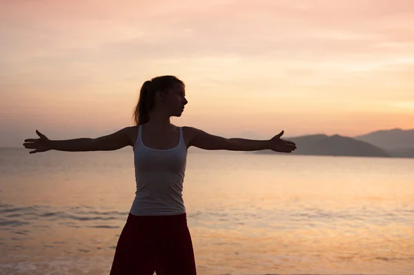 Woman stretching on beach — Stock Photo, Image