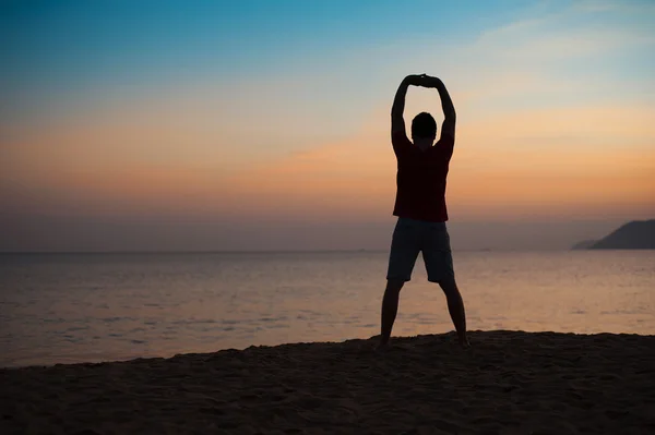 Man exercising on beach — Stock Photo, Image