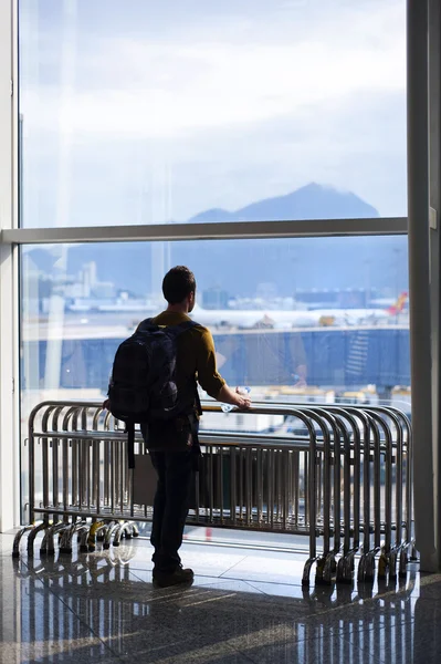 Young man at the airport is going for holiday — Stock Photo, Image