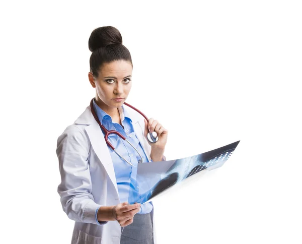 Mujer doctora con estetoscopio — Foto de Stock
