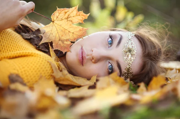 Menina Outono — Fotografia de Stock
