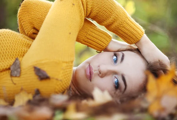 Autumn girl — Stock Photo, Image