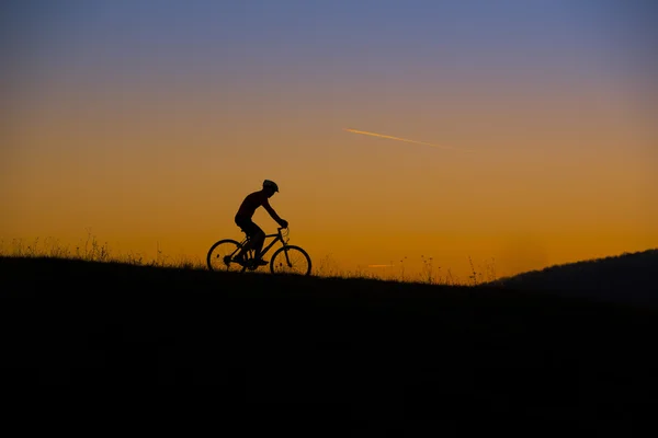 Motociclist montan — Fotografie, imagine de stoc