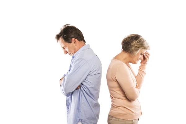 Couple standing back to back — Stock Photo, Image