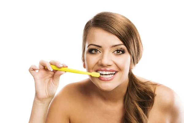 Mujer con cepillo de dientes —  Fotos de Stock