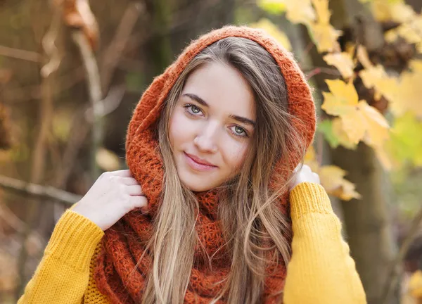 Autumn girl — Stock Photo, Image