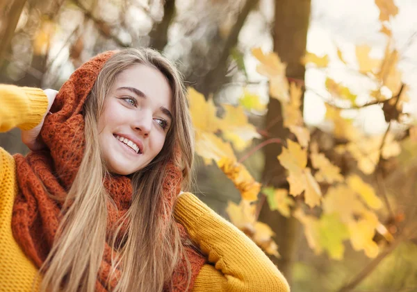 Podzimní dívka — Stock fotografie