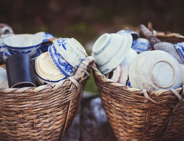 Keramische schotels cups, borden en kommen — Stockfoto