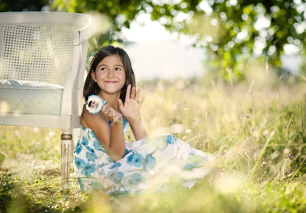 Menina no parque — Fotografia de Stock