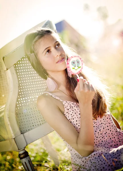 Ragazza adolescente nel parco — Foto Stock