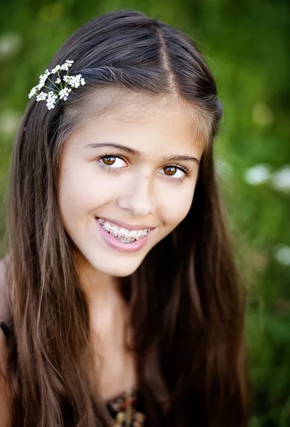 Retrato al aire libre de adolescente — Foto de Stock