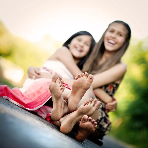 Two sisters having fun — Stock Photo, Image