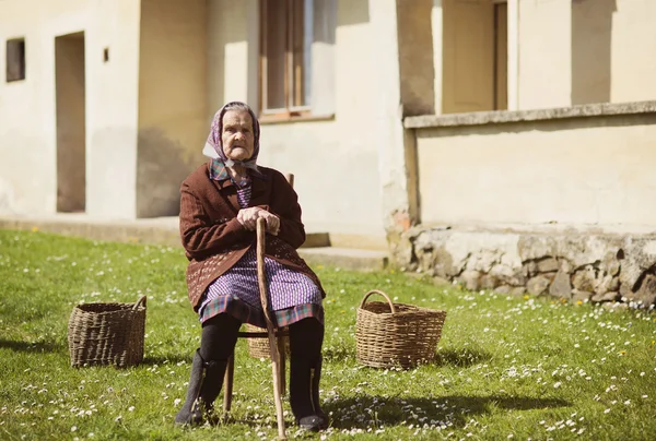 Wanita tua yang santai — Stok Foto