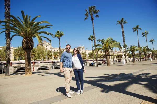 Turistické pár v městě — Stock fotografie