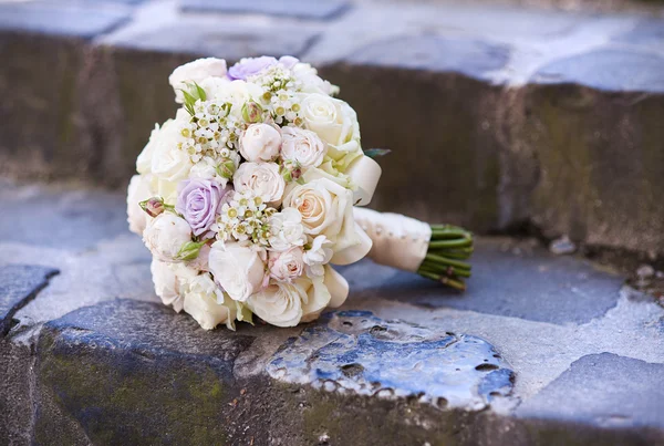 Wedding bouquet on stair — Stock Photo, Image