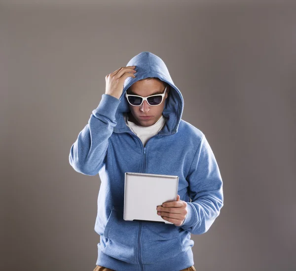 Dangerous man with tablet — Stock Photo, Image