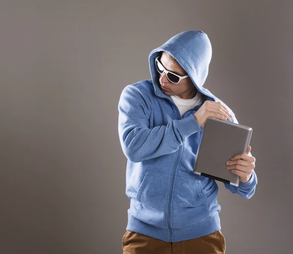 Dangerous man with tablet — Stock Photo, Image