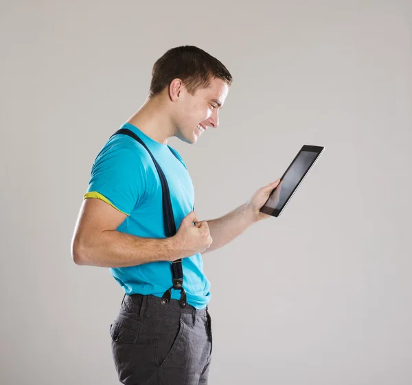 Homme avec tablette numérique — Photo