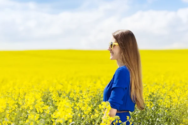 Ragazza nel godere del tempo libero — Foto Stock