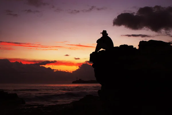 Man in hat on sunset — Stock Photo, Image