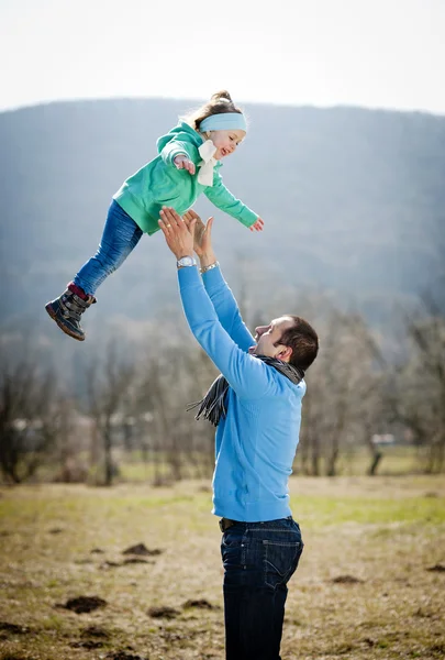 Vater hat Spaß mit Tochter — Stockfoto