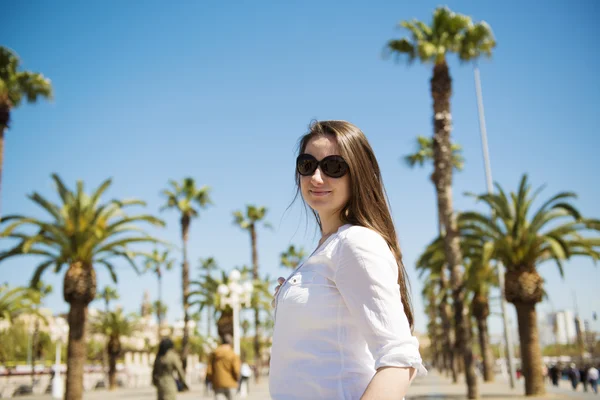 Vrouw is genieten van vakantie — Stockfoto