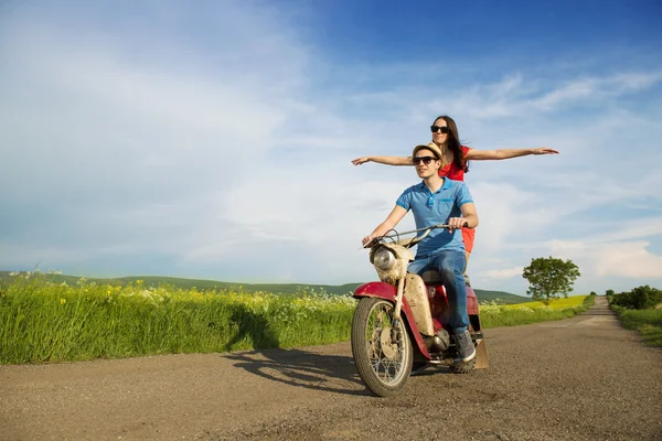 Par på motorsykkel med retro – stockfoto