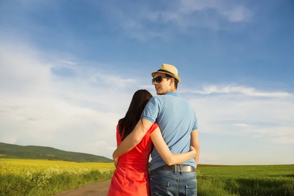 Casal no abraço — Fotografia de Stock