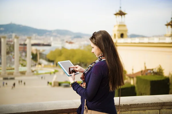 Tourist mit digitalem Tablet — Stockfoto