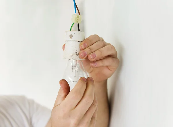 Male hands installing light — Stock Photo, Image