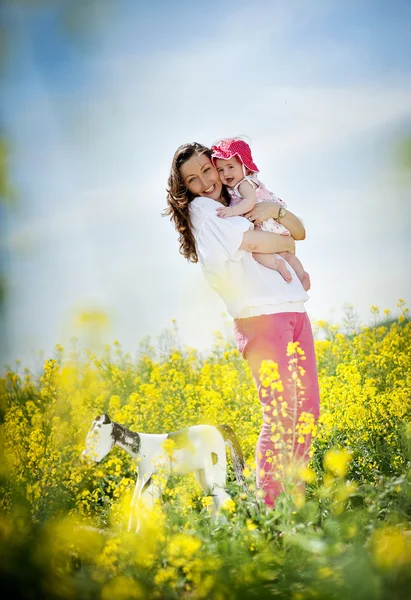 Anne ile kızı eğlenmek — Stok fotoğraf