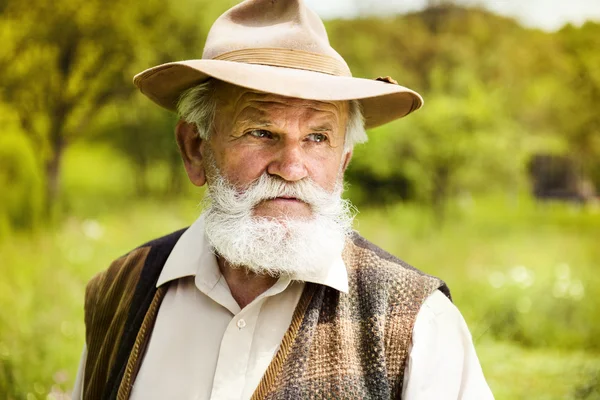 Velho agricultor de chapéu — Fotografia de Stock