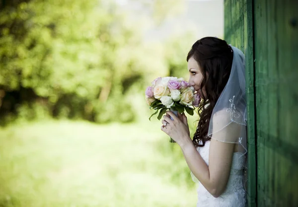 Panna młoda w biały ślub — Zdjęcie stockowe