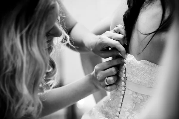 Bride getting ready for wedding — Stock Photo, Image