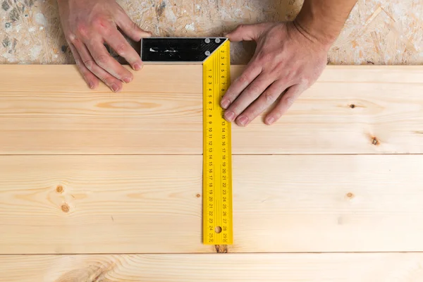 Medición de suelos de madera — Foto de Stock