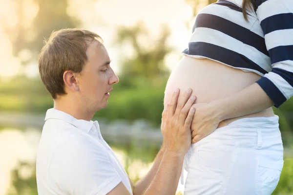 Man touching woman's belly — Stock Photo, Image