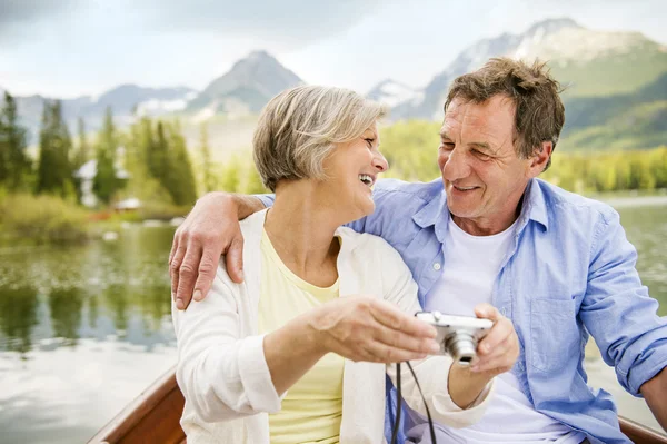 Senior couple on boat — Stock Photo, Image